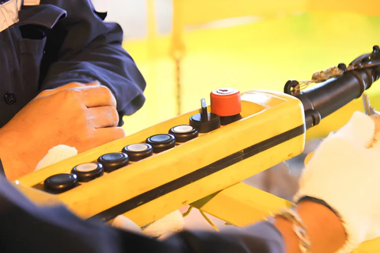 6 Button Pendant Control for Reliable Hoist Operation